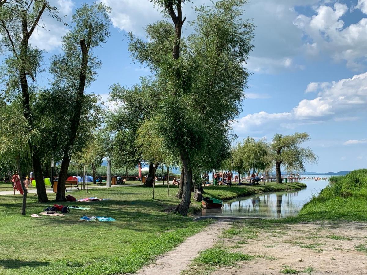 László Nyaralóház Balatonfenyves Esterno foto