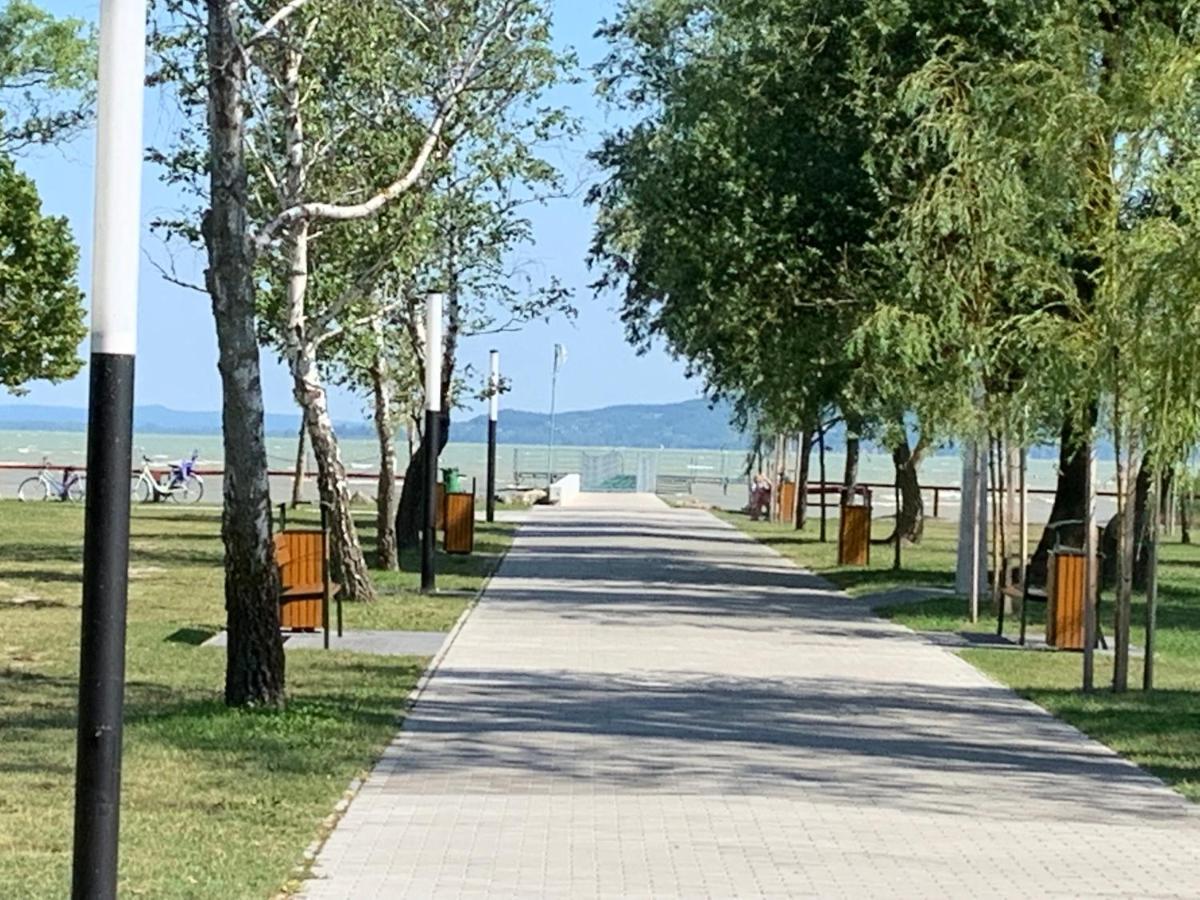 László Nyaralóház Balatonfenyves Esterno foto