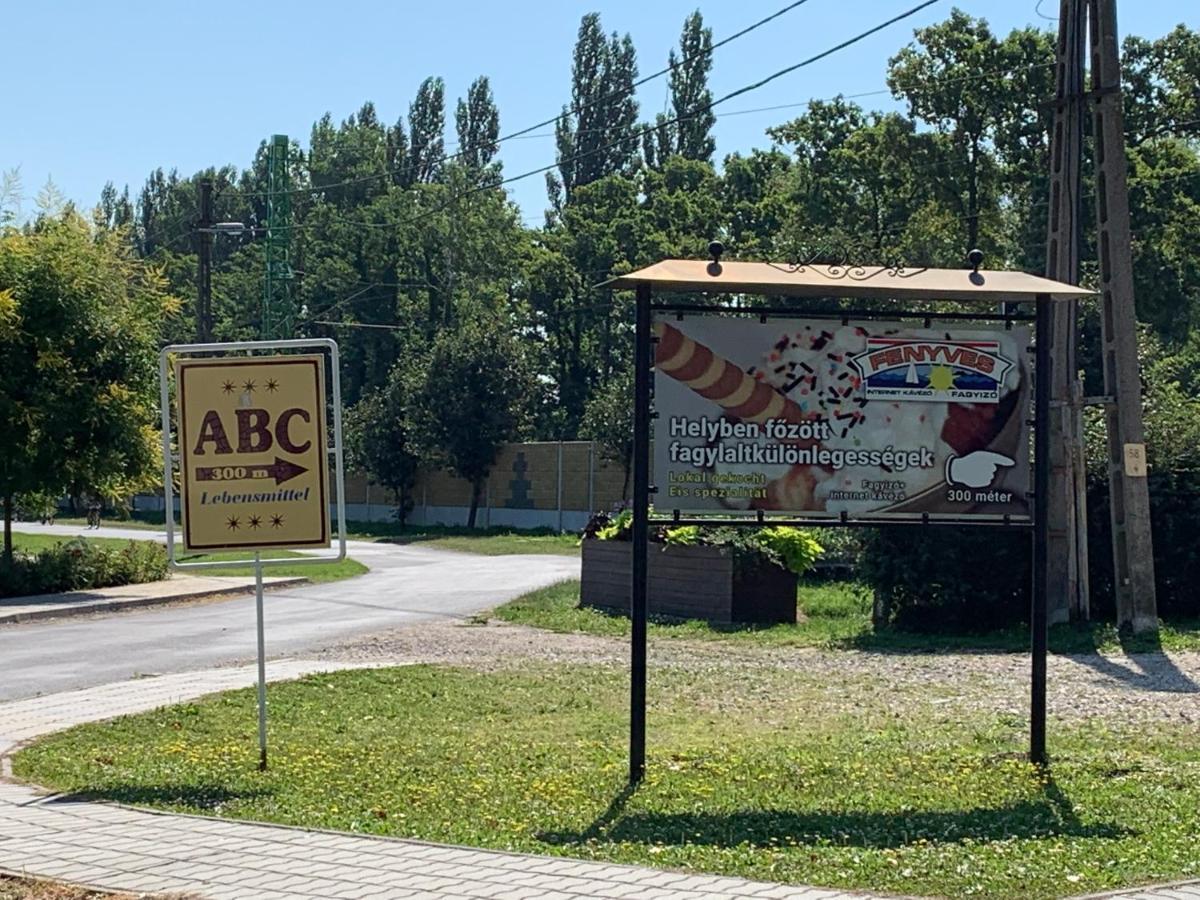 László Nyaralóház Balatonfenyves Esterno foto
