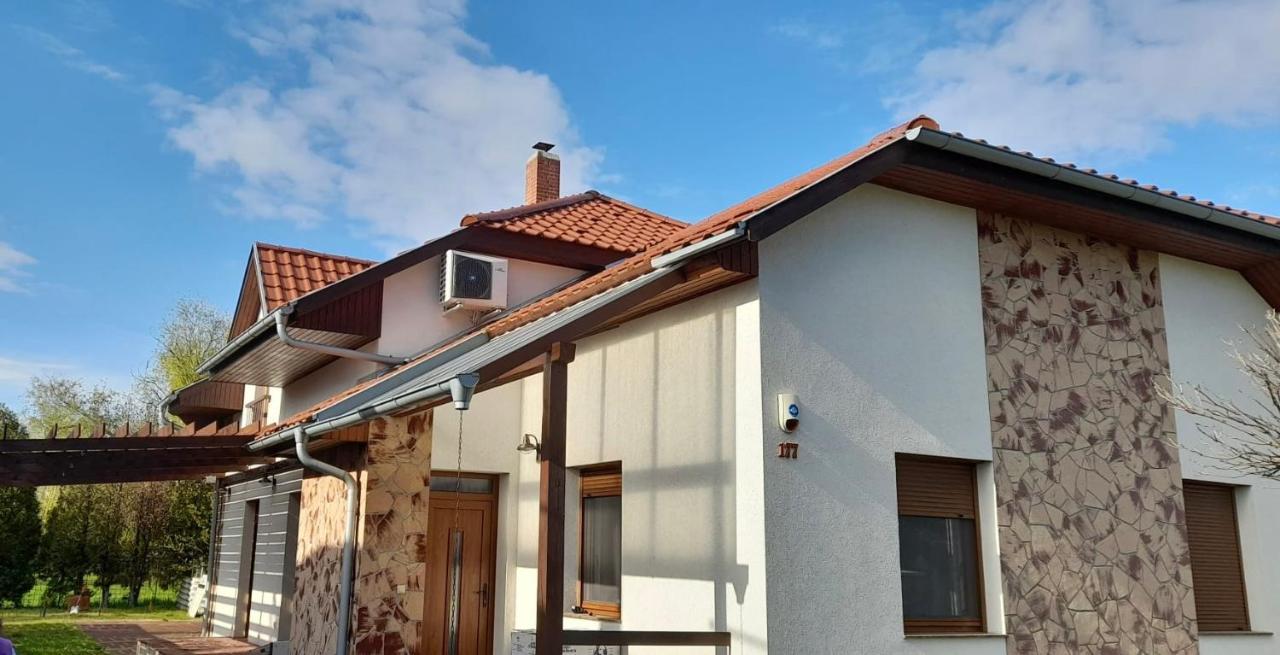 László Nyaralóház Balatonfenyves Esterno foto