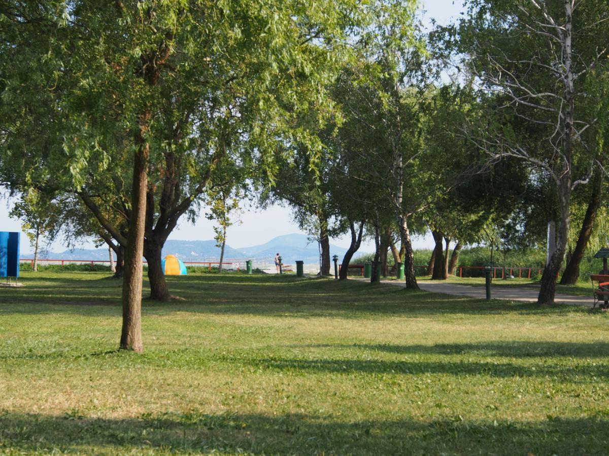 László Nyaralóház Balatonfenyves Esterno foto