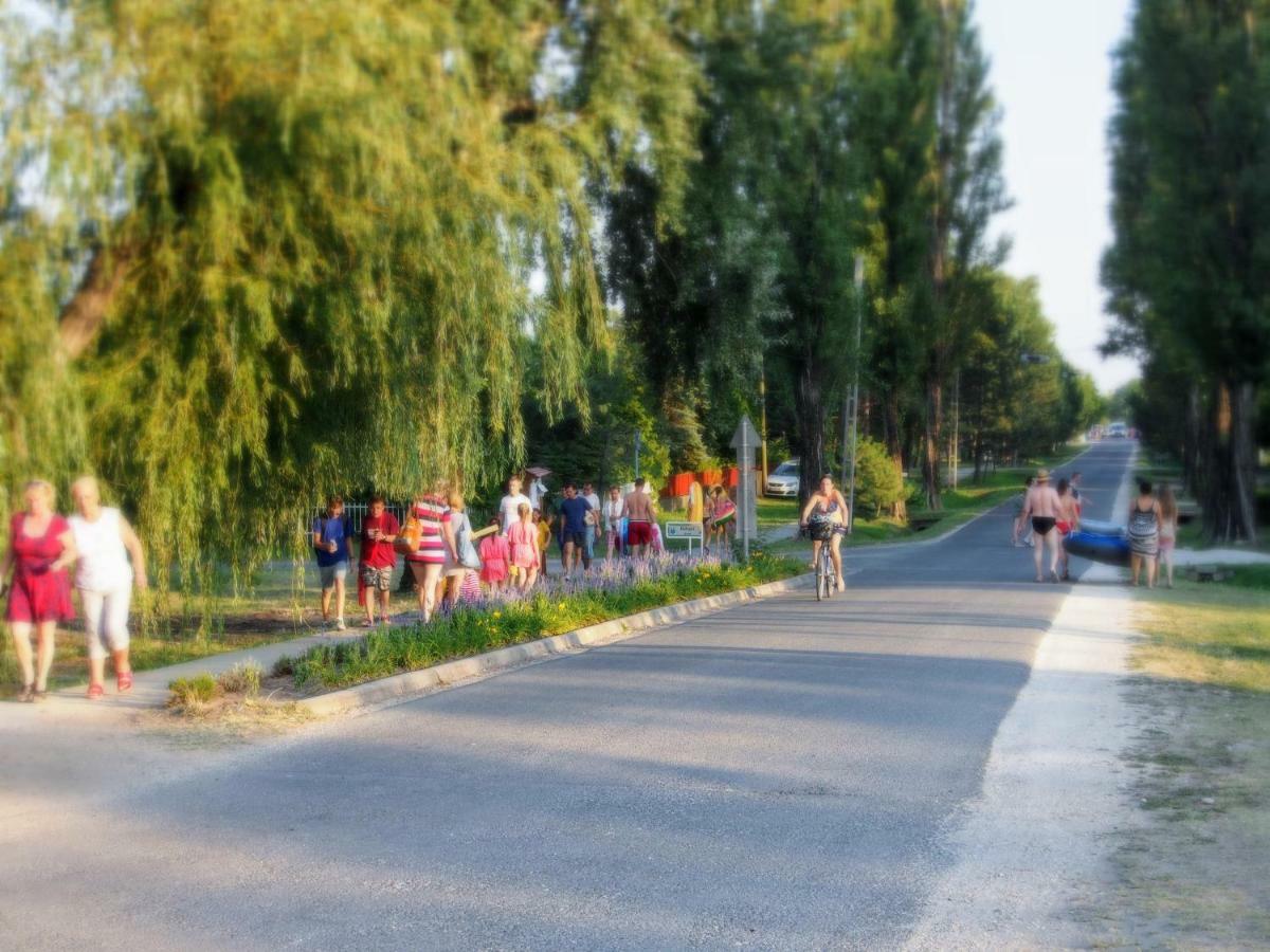 László Nyaralóház Balatonfenyves Esterno foto